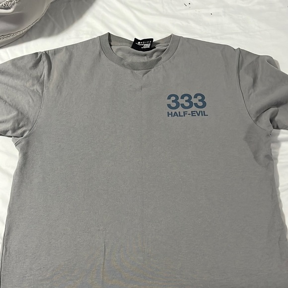 MEDIUM MENS HALF EVIL SHIRT - Picture 1 of 2